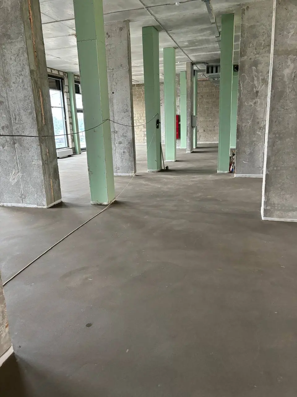 Полусухая стяжка пола в коммерция - объект КП "Миллениум Парк"